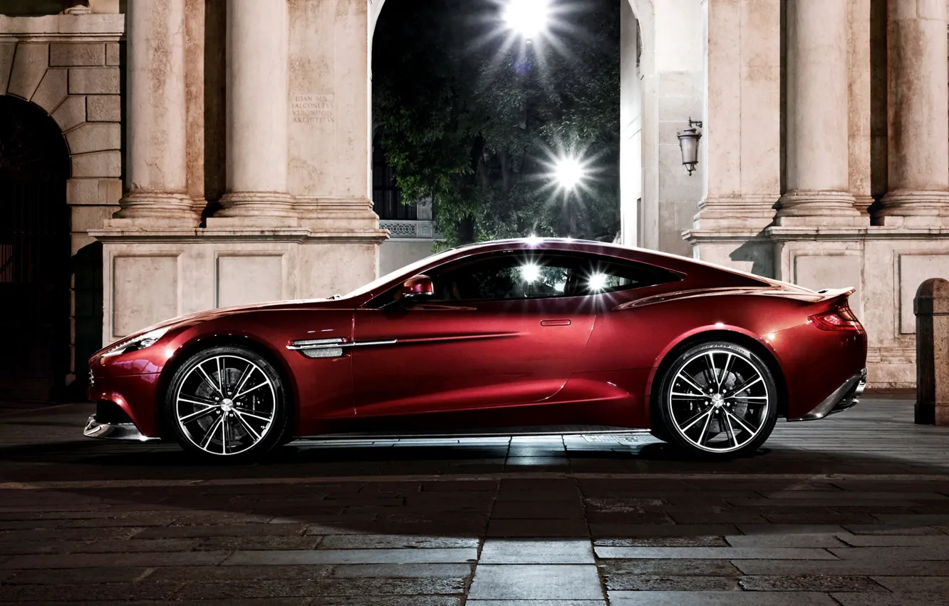 Фото обои Aston Martin, Ночь, Машина, Свет, Фонари, Light, Car, Автомобиль