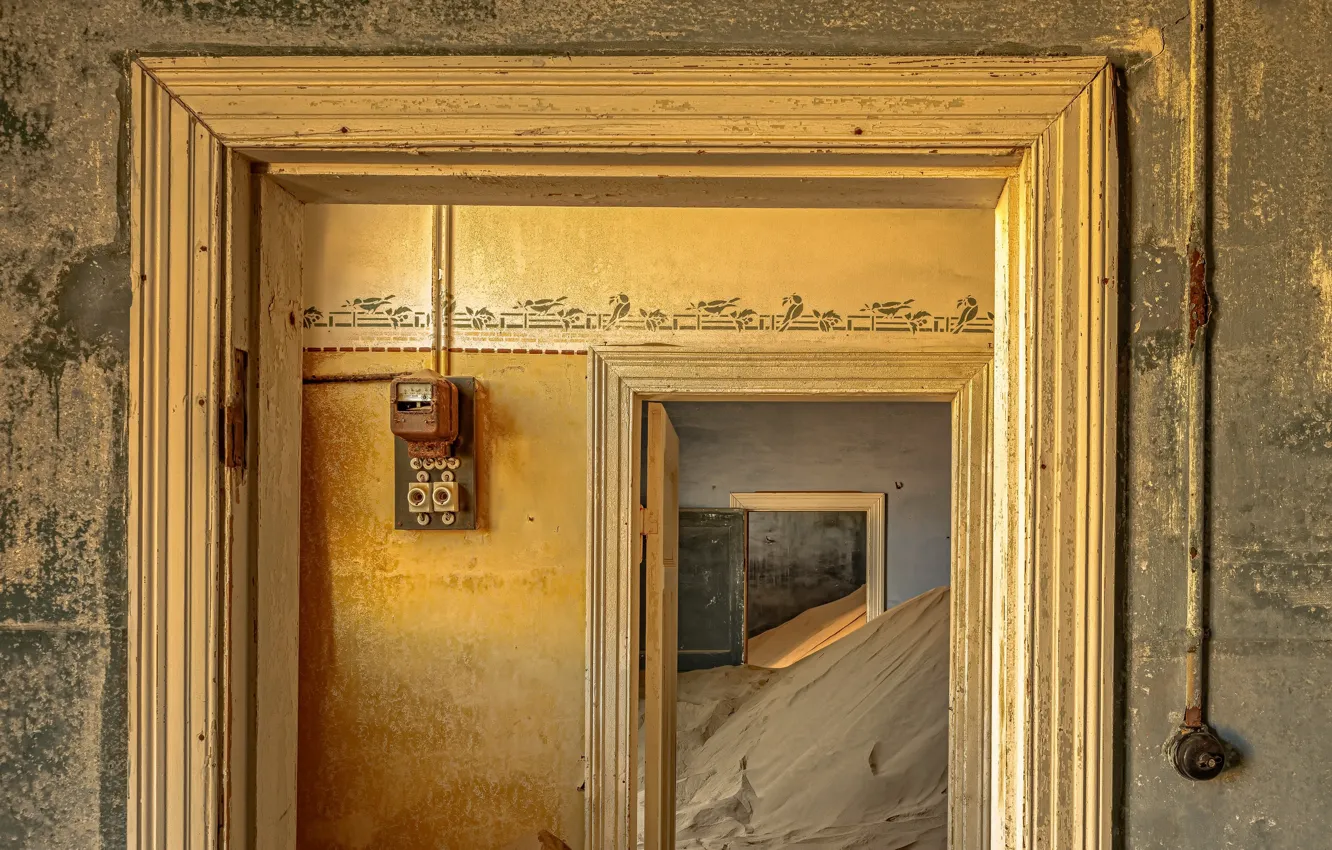Фото обои песок, время, дом, дверь