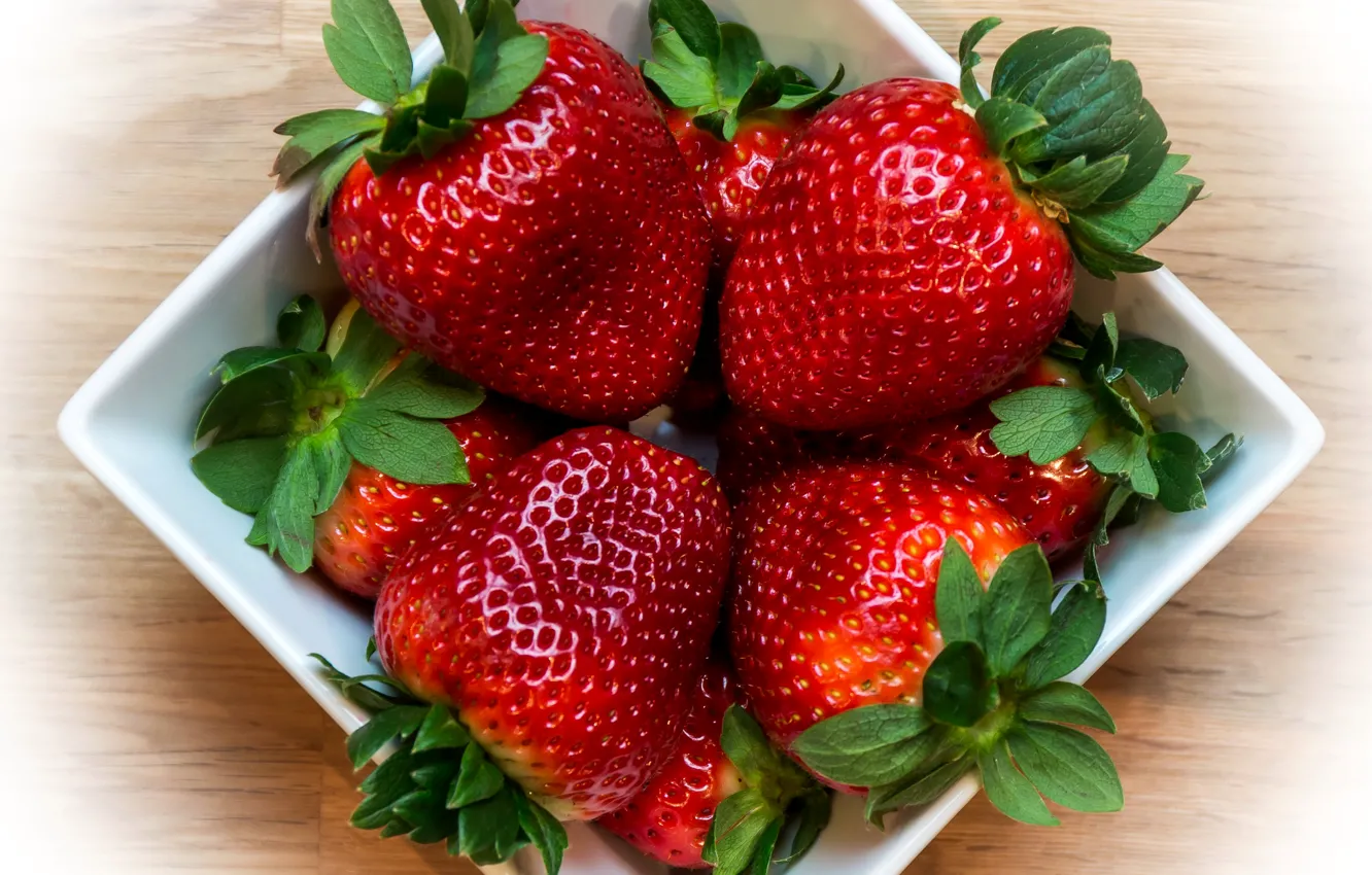 Фото обои ягоды, клубника, тарелка