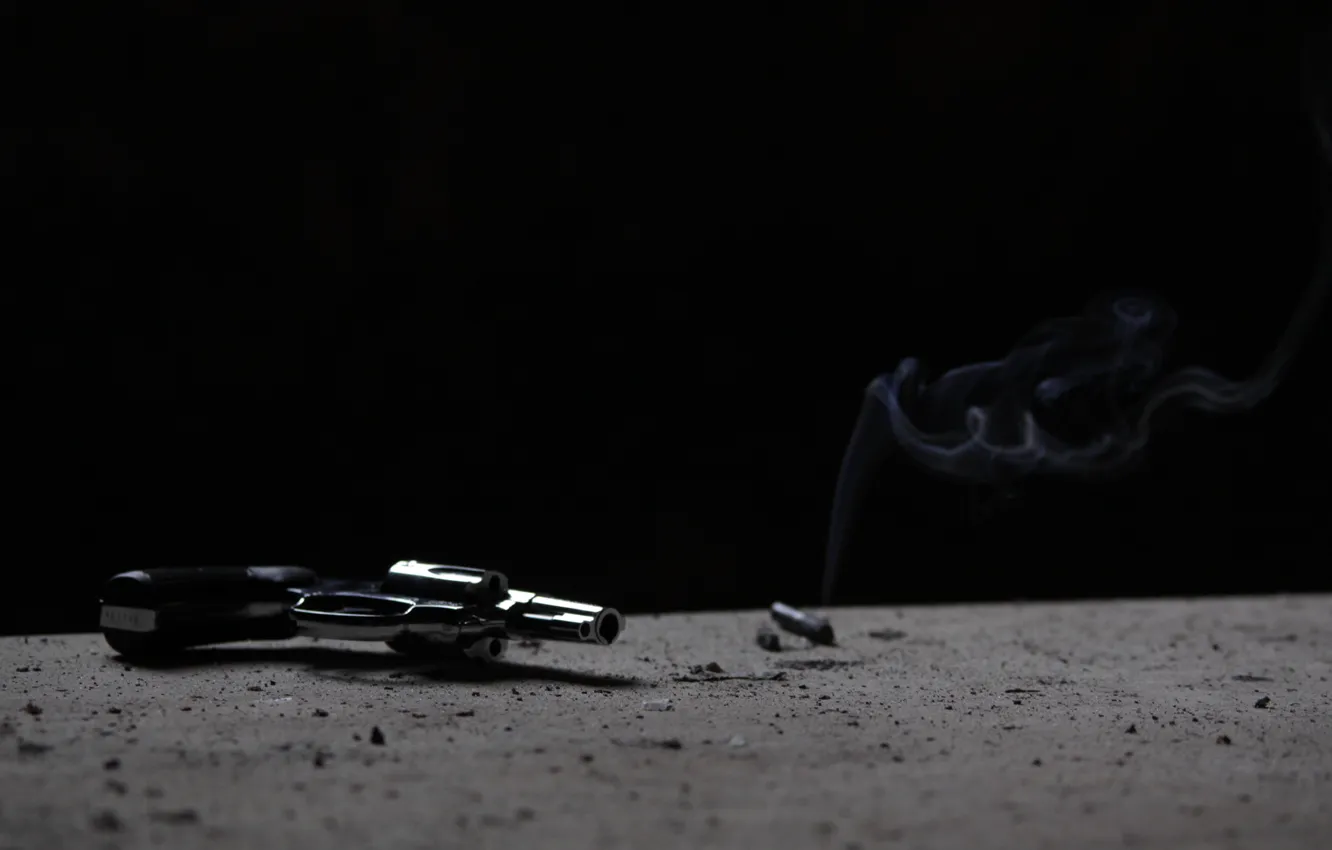 Фото обои smoke, cigarette, Revolver