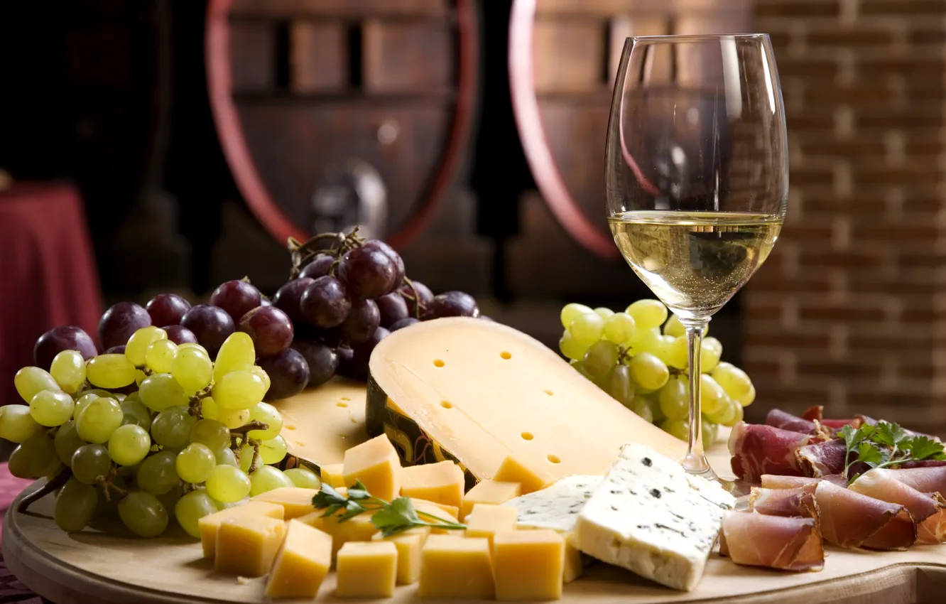 Фото обои вино, белое, бокал, сыр, виноград, wine, cheese