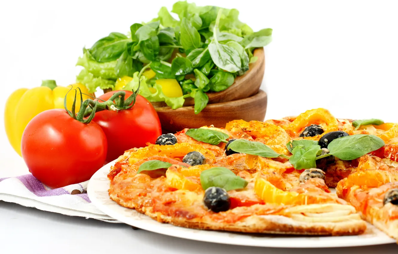 Фото обои зелень, полотенце, сыр, лук, мясо, пицца, помидор, оливки