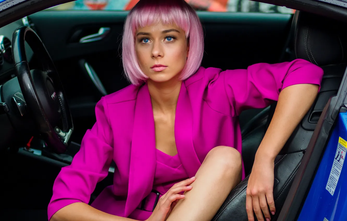 Фото обои машина, авто, взгляд, девушка, поза, жакет, розовые волосы, Alex Budanov