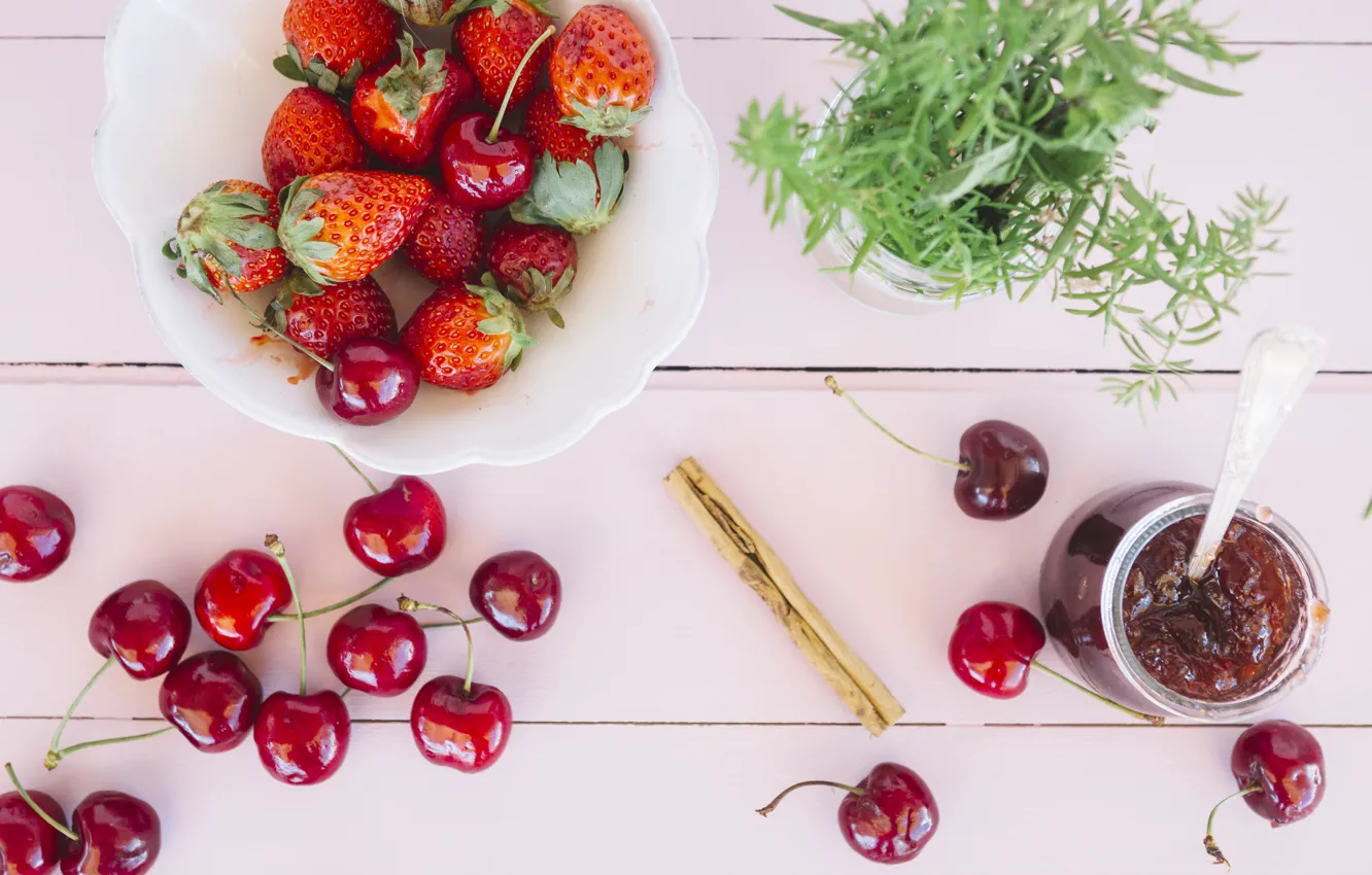 Фото обои ягоды, клубника, fresh, wood, черешня, спелая, cherry, strawberry