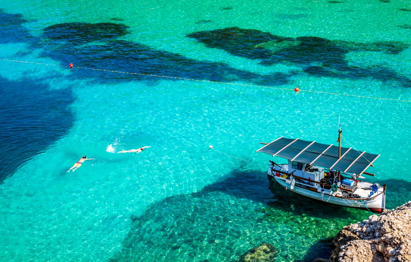 Фото обои море, вода, камни, отдых, берег, катер, Испания, Ibiza