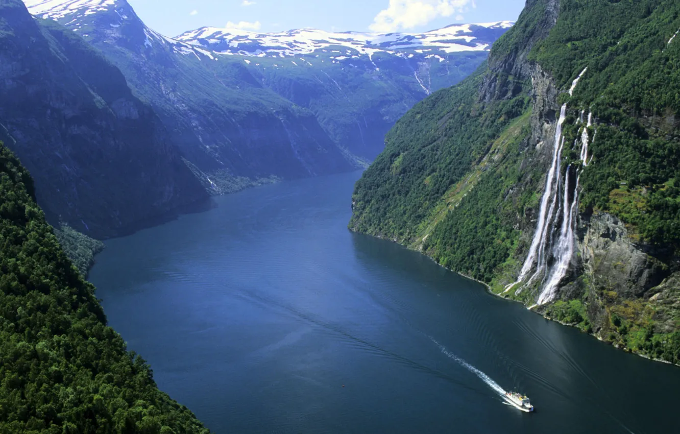 Фото обои лес, снег, горы, водопад, Норвегия, катер, фьорд
