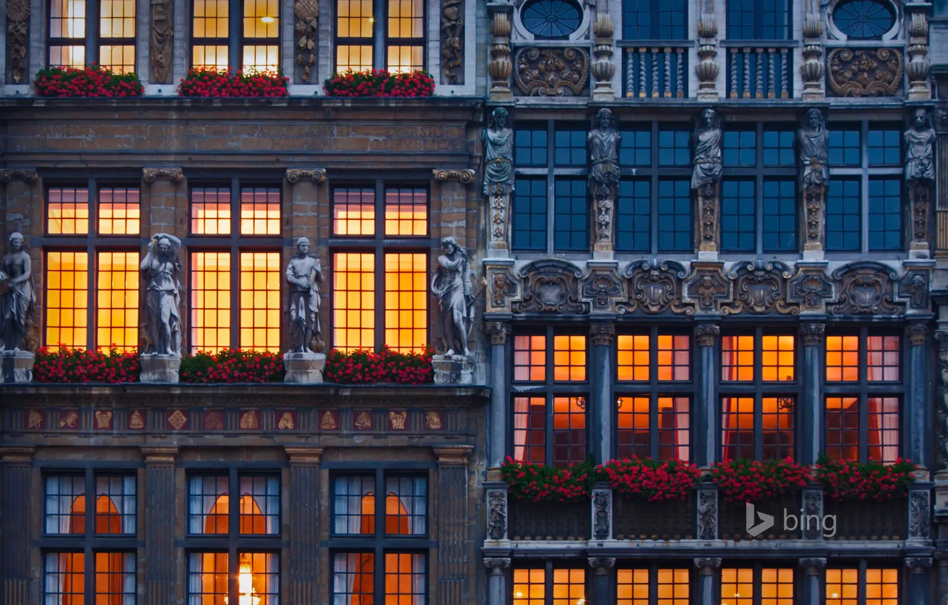 Фото обои цветы, окна, дома, Бельгия, Брюссель, скульптура, рыночная площадь, Гран-Плас