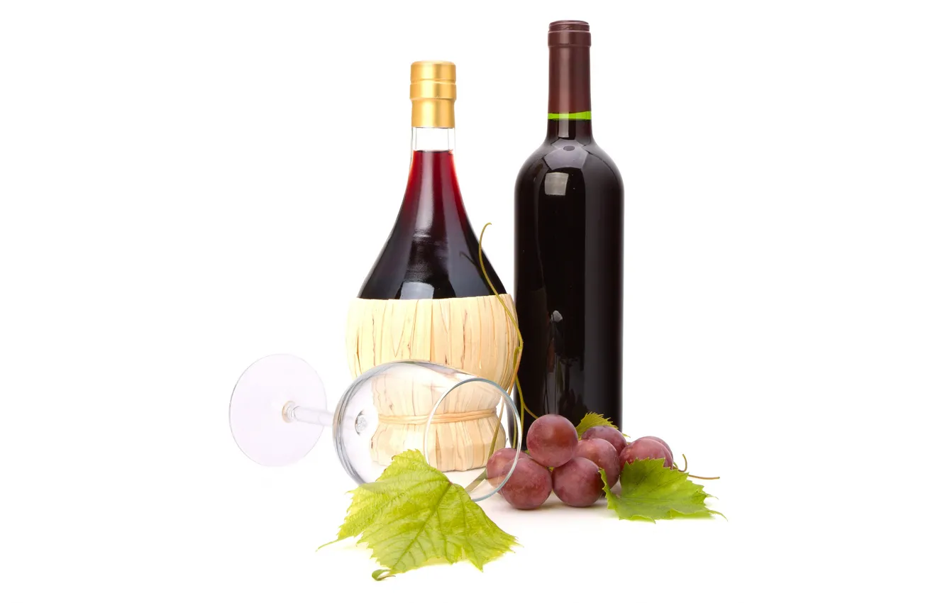 Фото обои листья, вино, бокал, виноград, белый фон, бутылки
