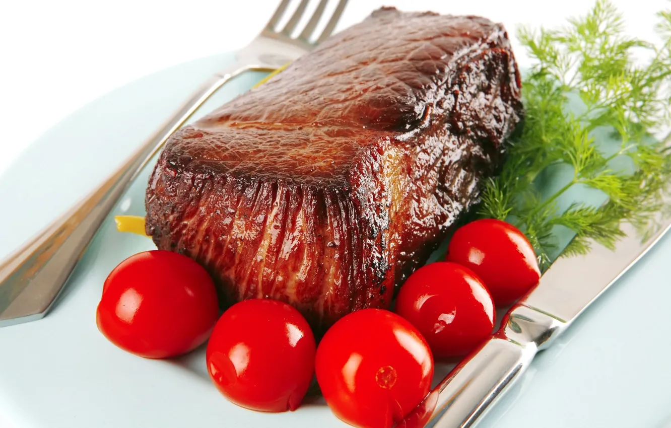 Фото обои укроп, тарелка, нож, мясо, вилка, помидоры