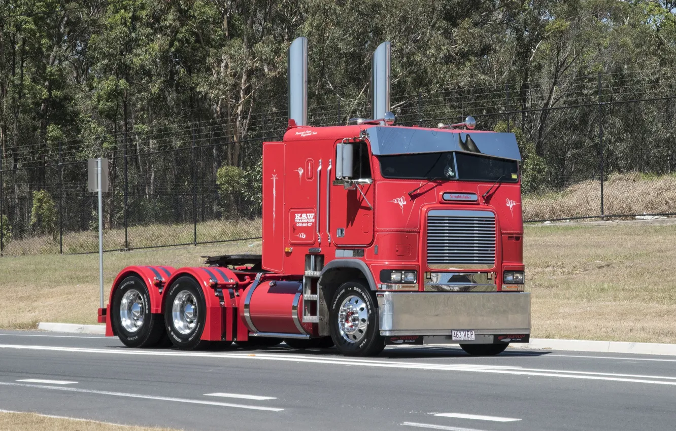 Фото обои Red, road, Freightliner, Hrome