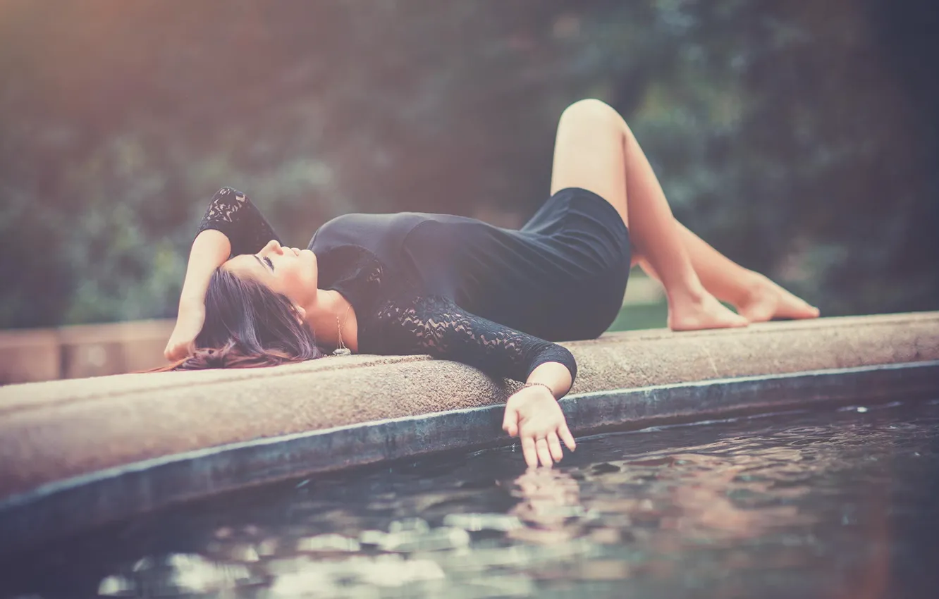 Фото обои Girl, Model, Black, Sun, Road, Dress, Fountain, Malaya