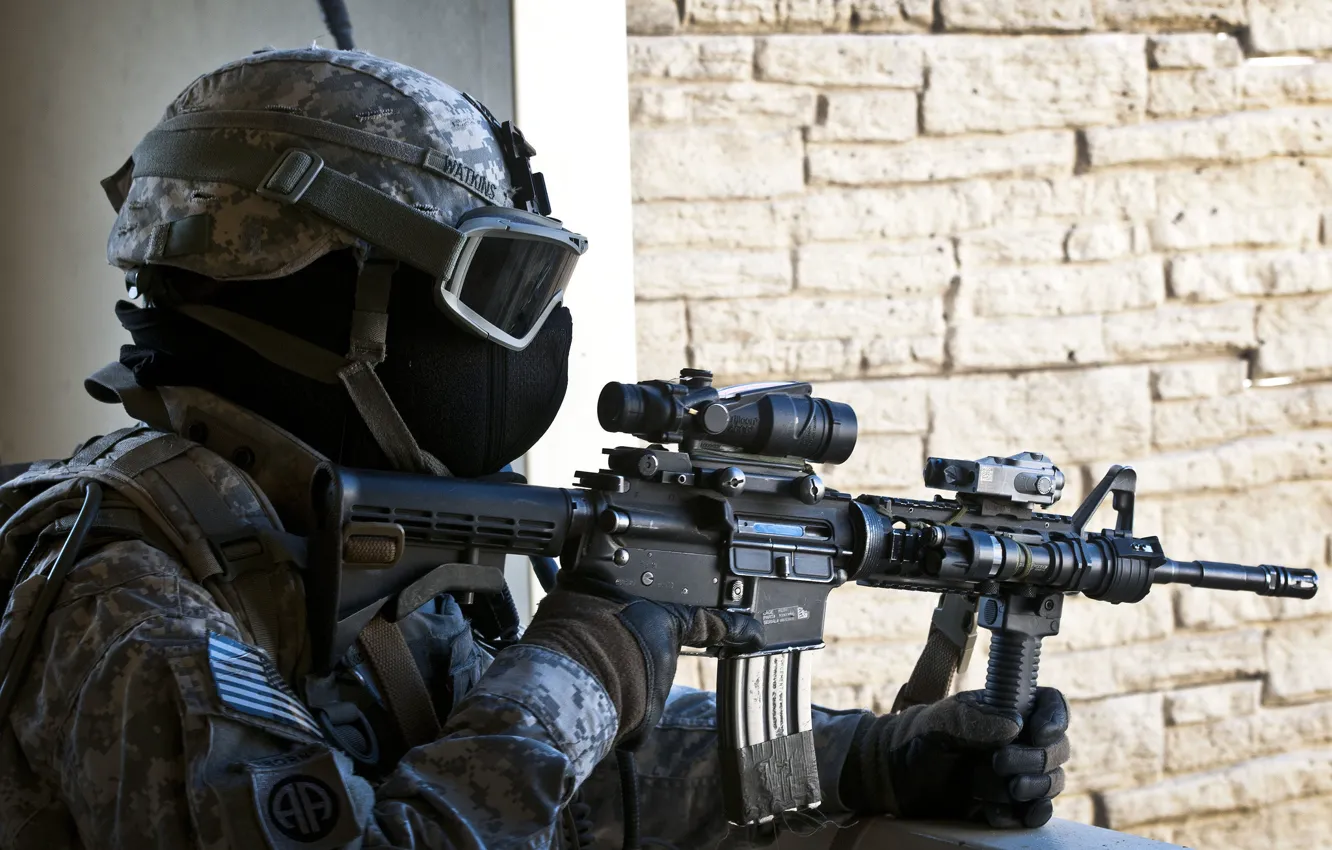 Фото обои оружие, маска, солдат, автомат, экипировка, штурмовая винтовка