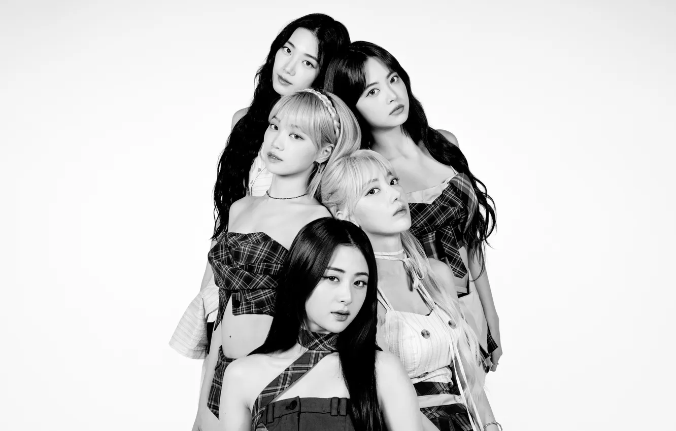 Фото обои Music, Monochrome, White background, Kazuha, 2024, Le Sserafim, Sakura Miyawaki, Huh Yunjin
