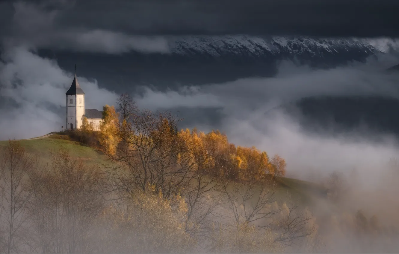 Фото обои осень, облака, пейзаж, горы, природа, туман, Альпы, церковь