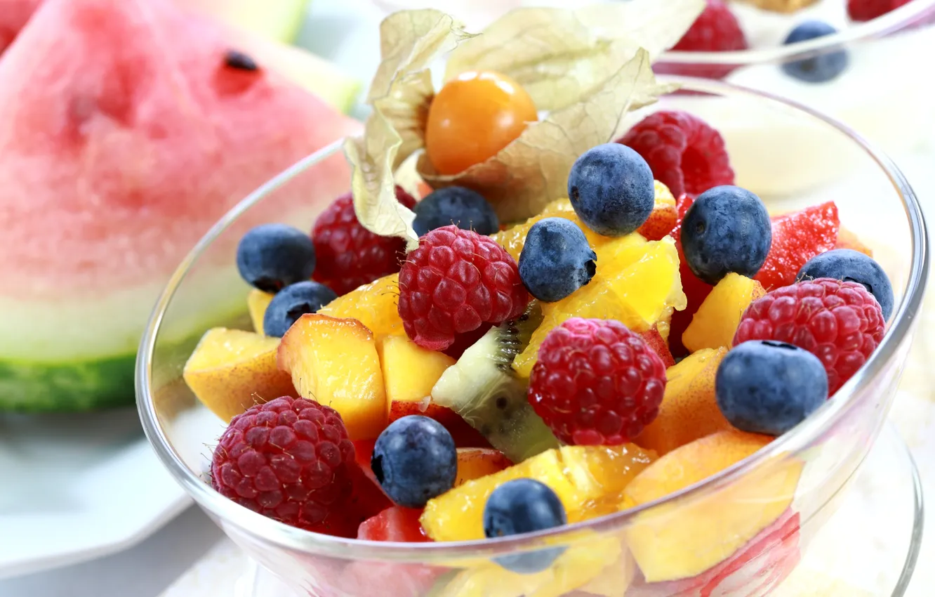 Фото обои ягоды, малина, арбуз, киви, черника, фрукты, персики, салат