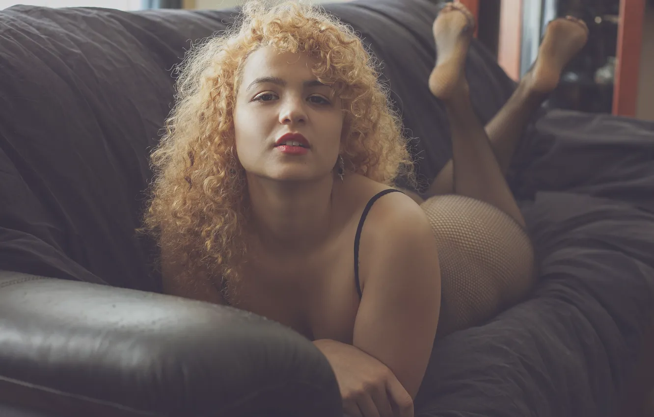 Фото обои попа, кудряшки, губки, François