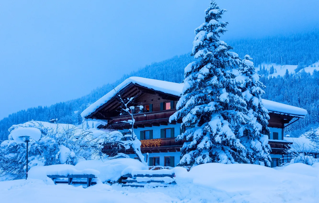 Фото обои зима, небо, снег, горы, дом, синева, склоны, забор