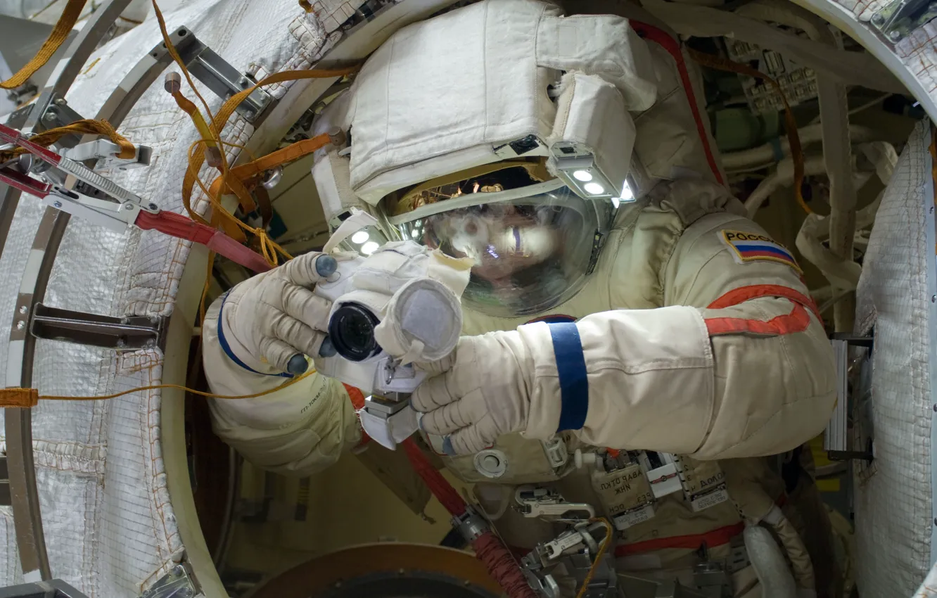 Фото обои Космос, МКС, выход в открытый космос, Российский космонавт