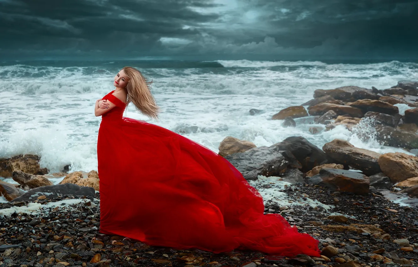 Фото обои море, волны, девушка, шторм, поза, камни, настроение, ситуация