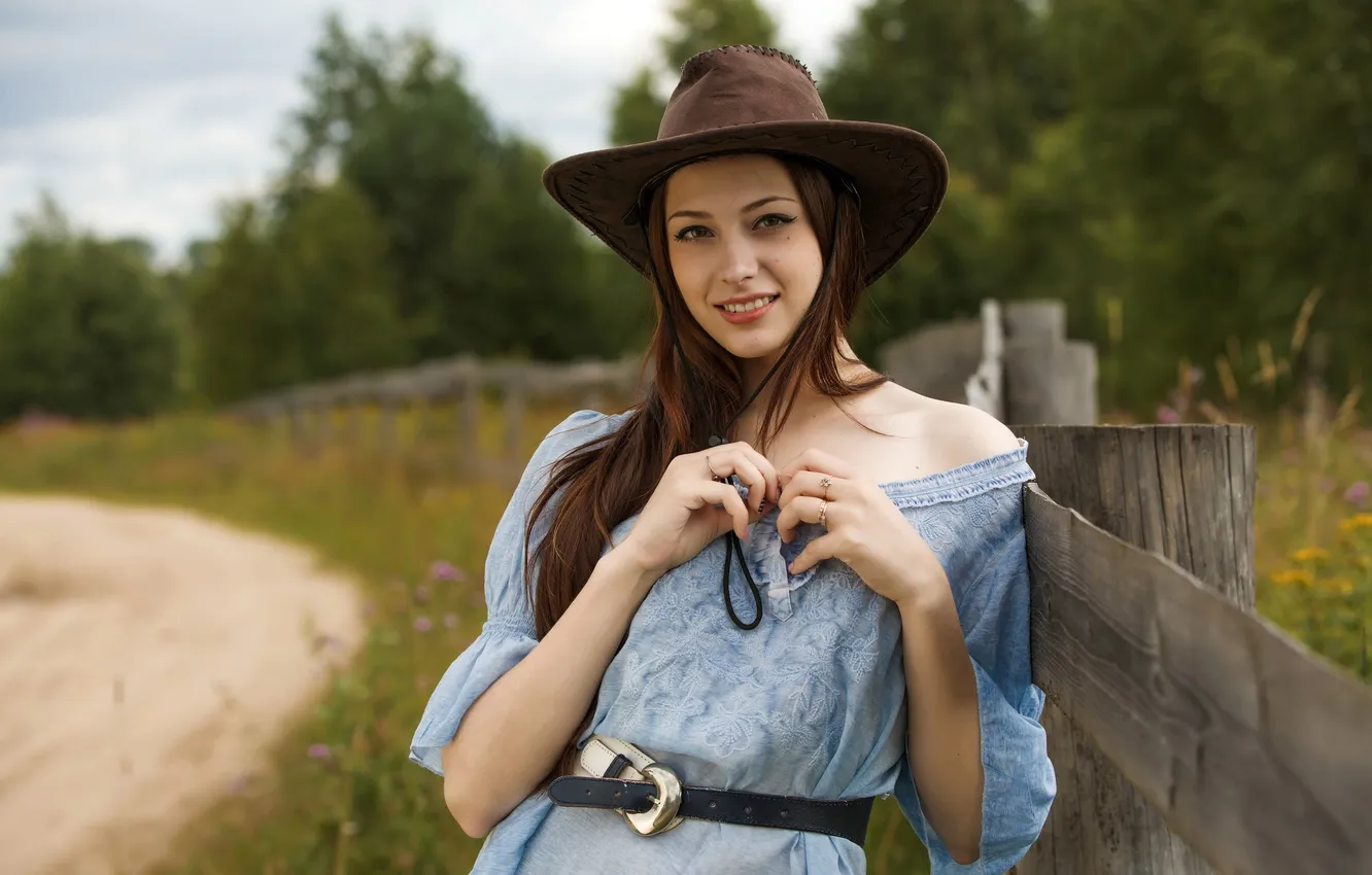 Фото обои поза, улыбка, модель, шляпа, красотка, model, beauty, pose