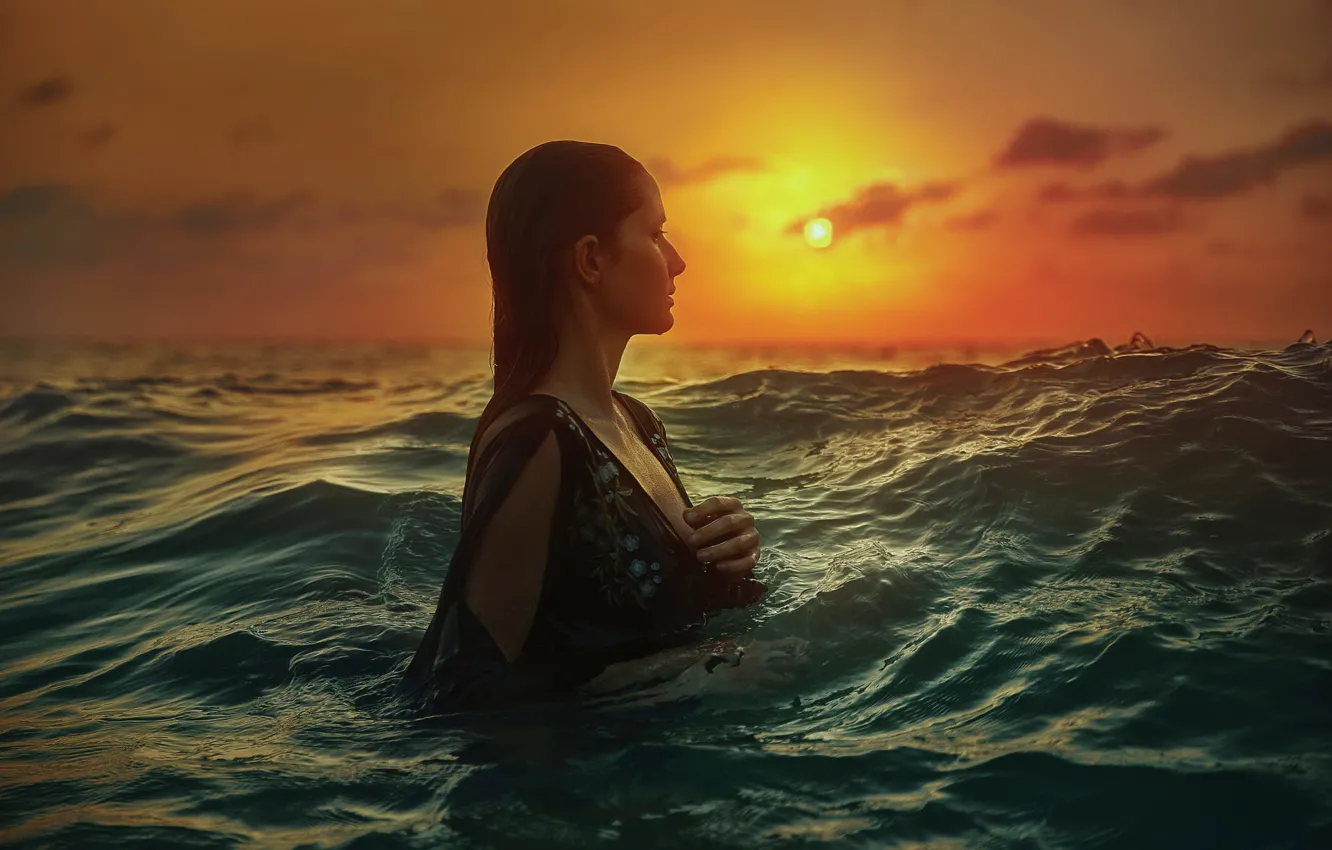 Фото обои волны, девушка, в воде, TJ Drysdale, The Approaching Night