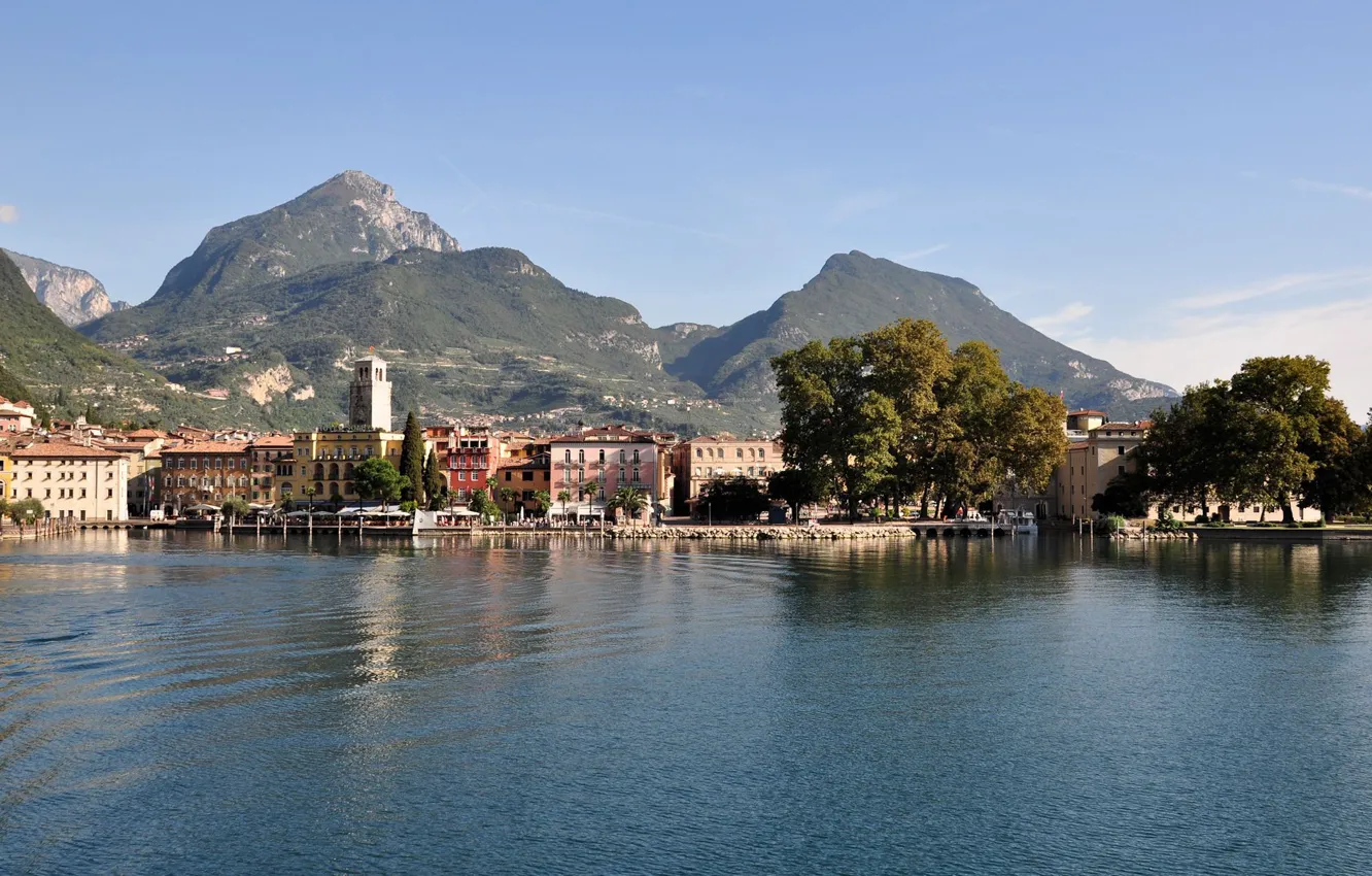 Фото обои деревья, горы, город, фото, дома, Италия, Lake Garda