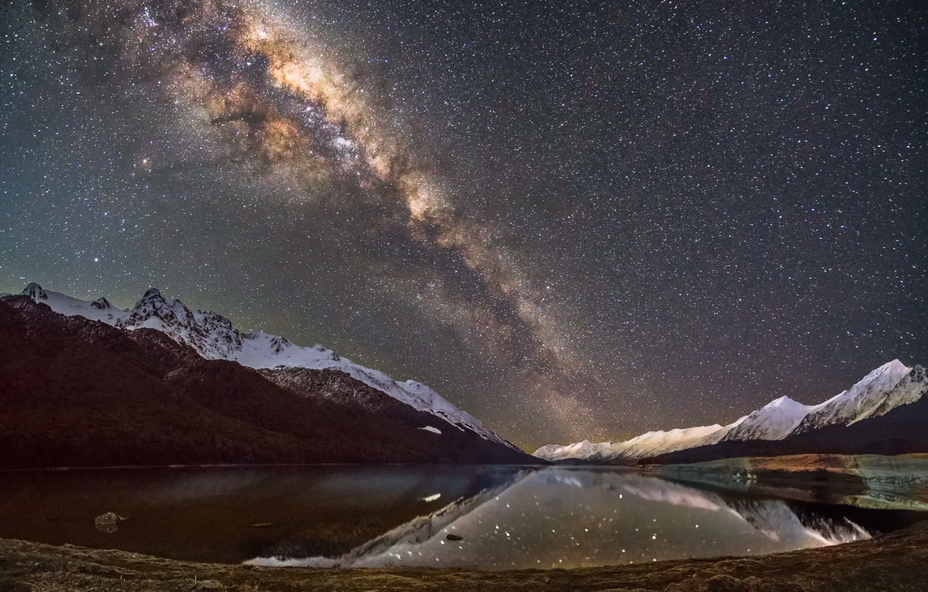 Фото обои космос, звезды, снег, горы, озеро, отражение, зеркало, Млечный Путь