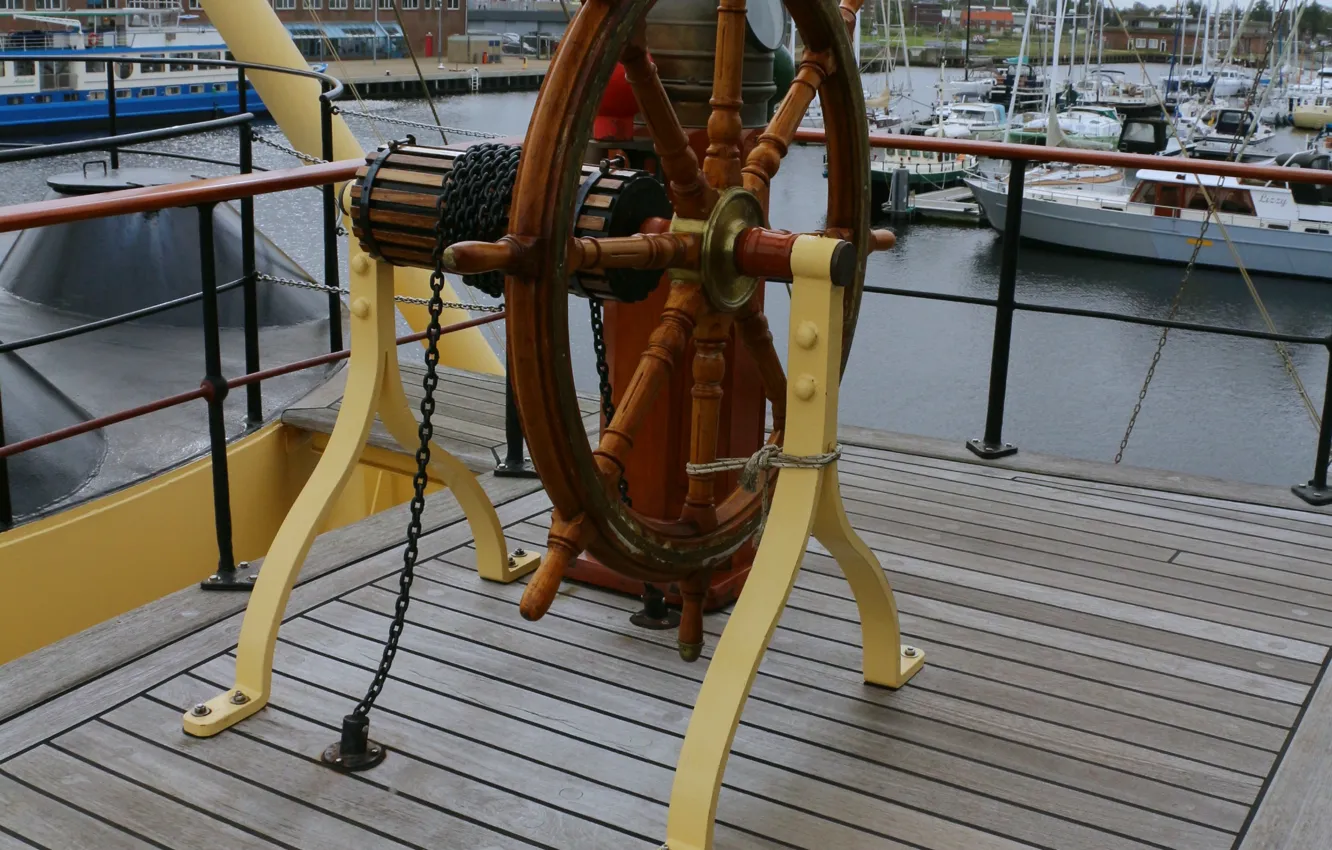 Фото обои корабль, музей, рулевое колесо