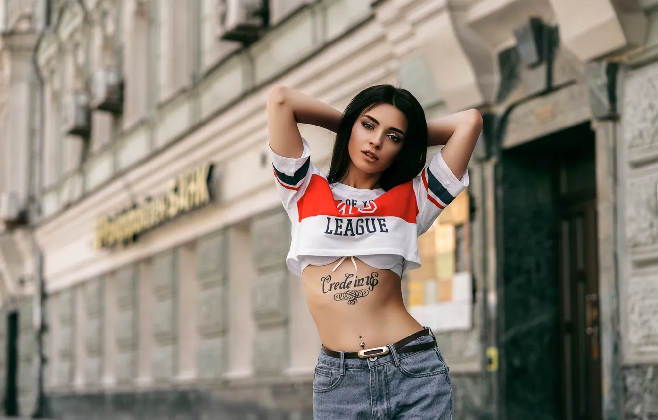 Фото обои tattoo, women, jeans, belly, belt, portrait, T-shirt, white bra