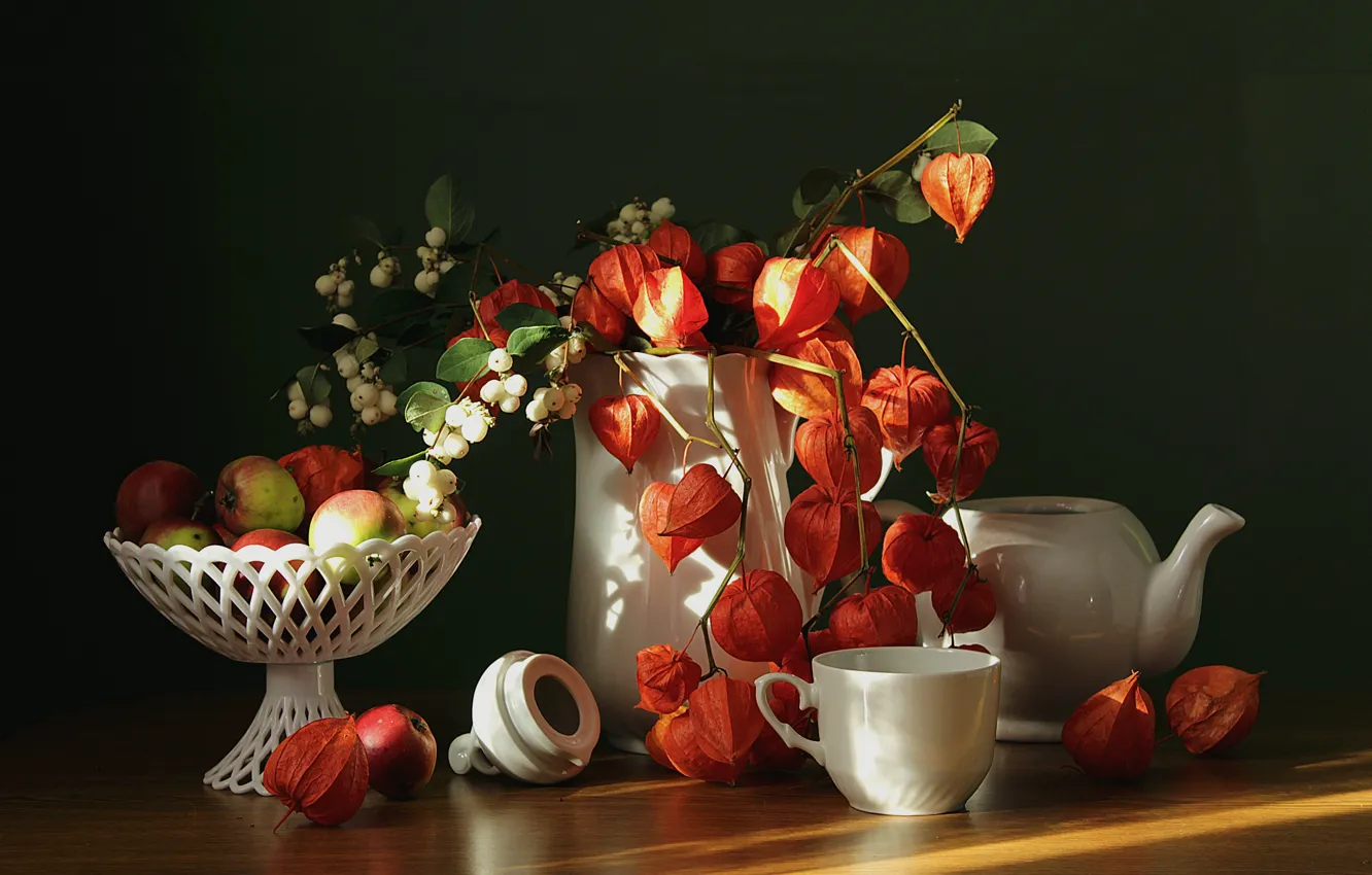 Фото обои осень, яблоки, чайник, чашка, ваза, кувшин, физалис, сентябрь