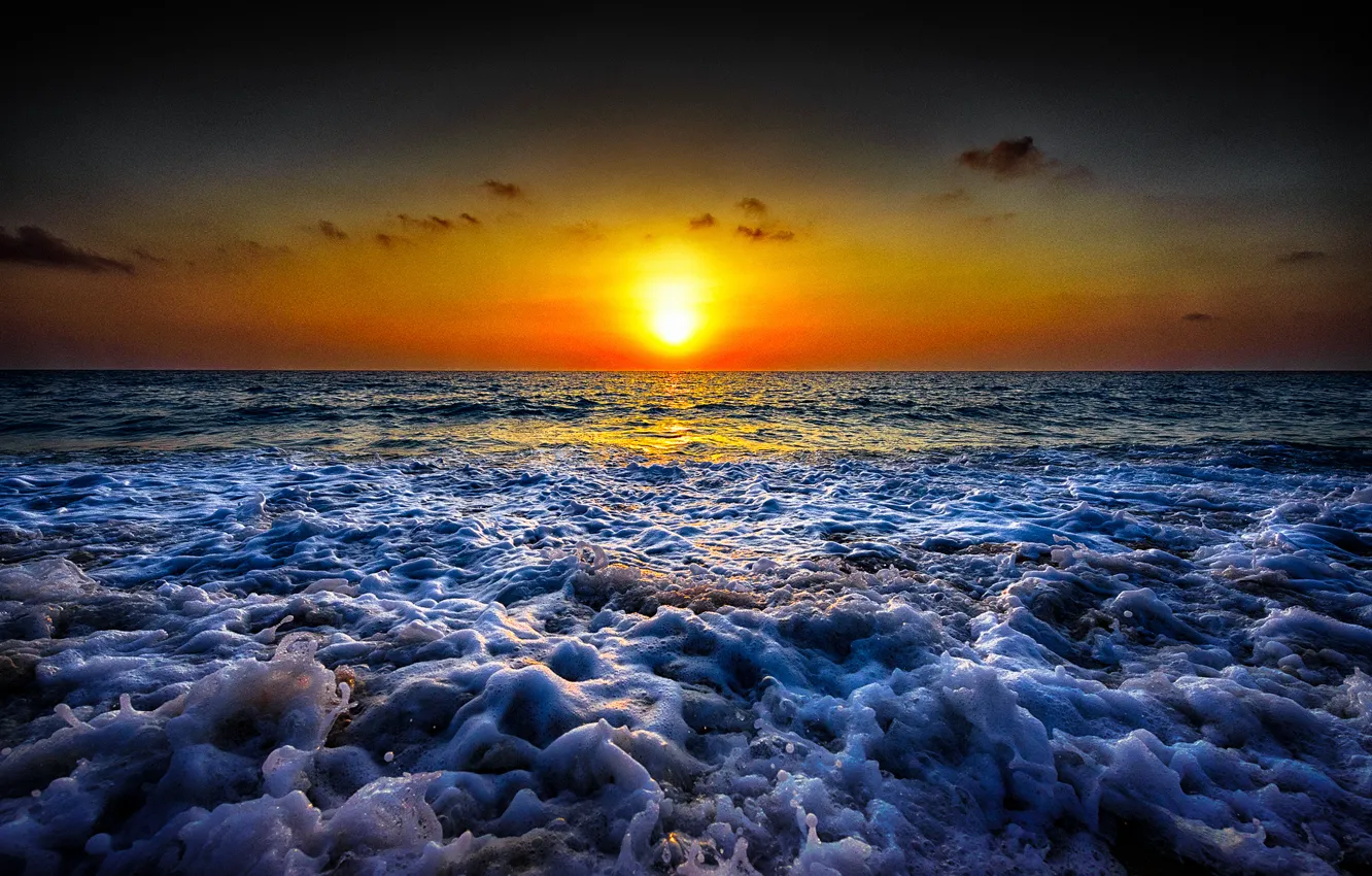 Фото обои море, волны, пляж, восход, горизонт, оранжевое небо