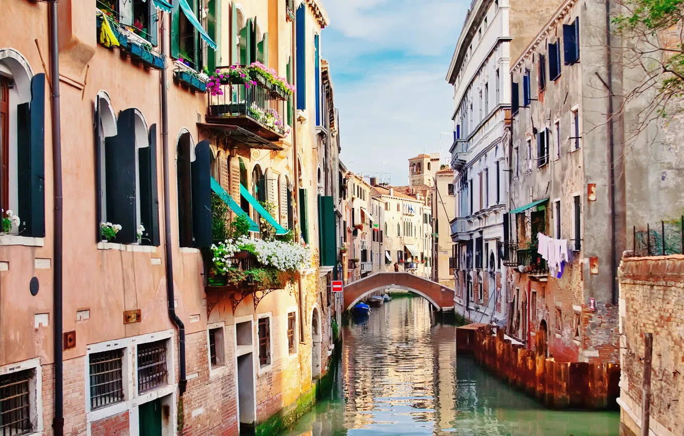 Фото обои здания, дома, Италия, Венеция, канал, цветочки, мостик, Italy