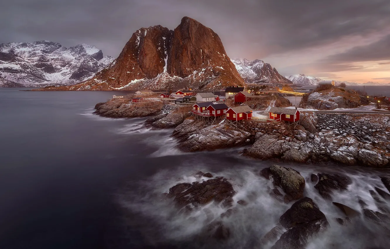 Фото обои море, свет, снег, горы, скалы, вечер, Норвегия, поселок