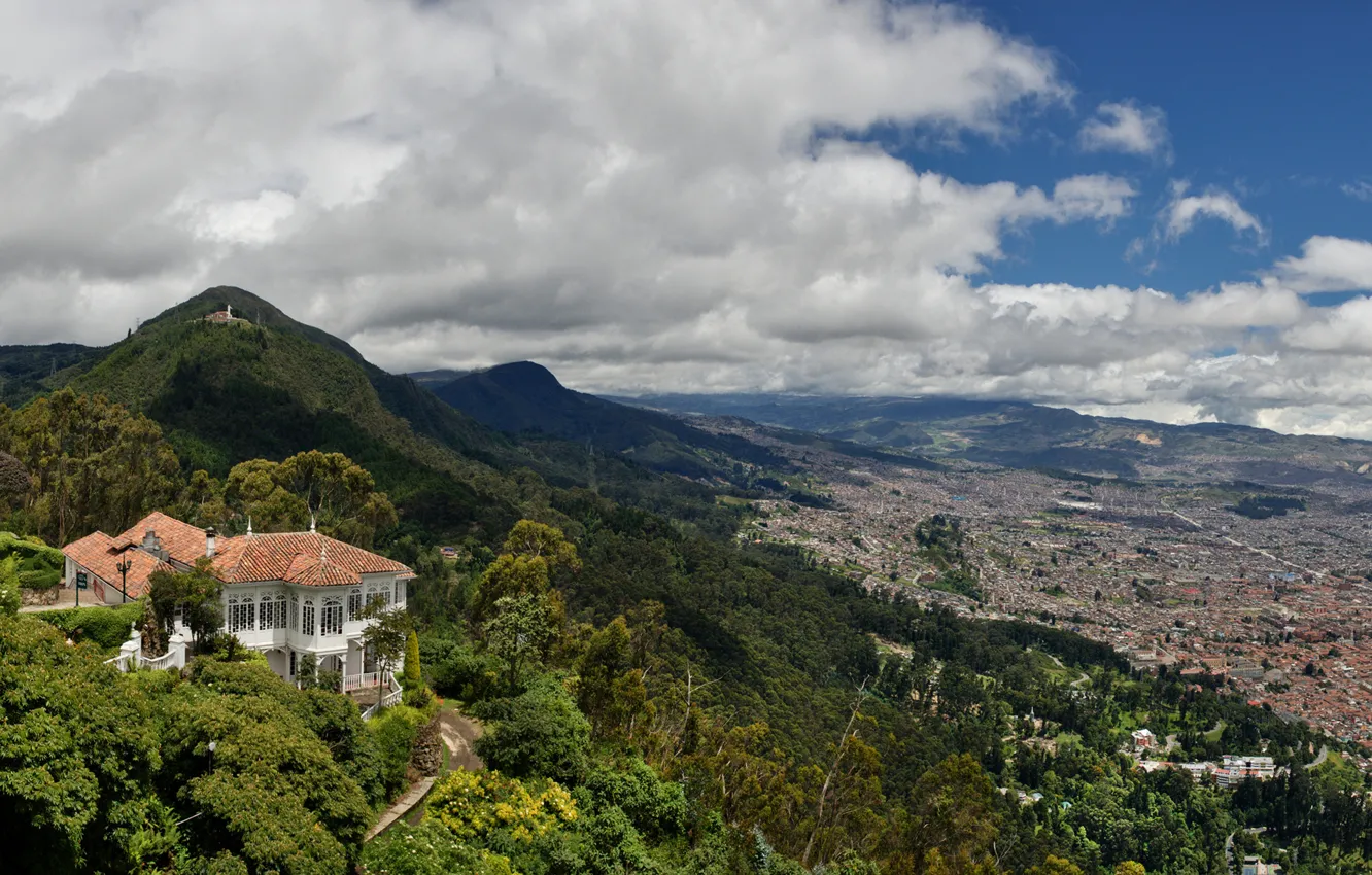 Фото обои небо, облака, город, дом, вилла, гора, долина, Колумбия