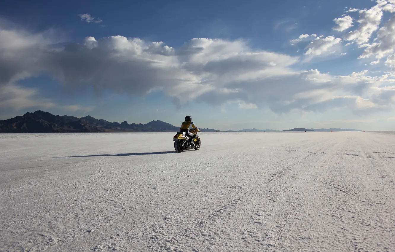 Фото обои desert, mountain, race, usa, utah, bonneville salt flats