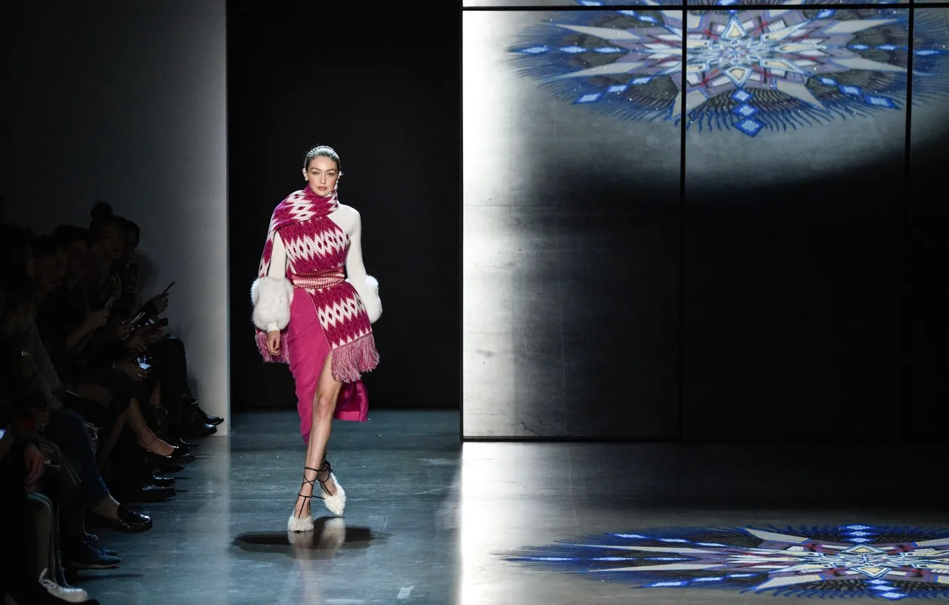 Фото обои показ, Gigi Hadid, модель 2008