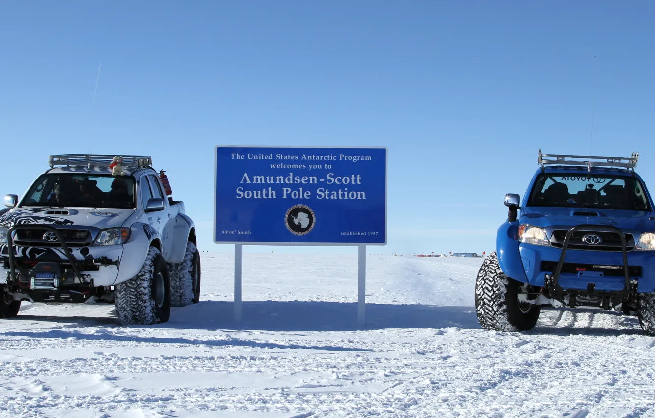 Фото обои Toyota, hilux, arctic trucks, south pole, южный полюс