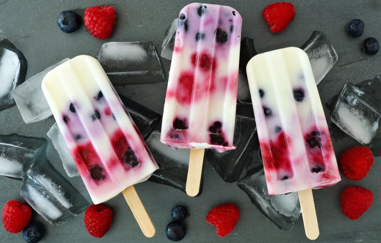 Фото обои ягоды, малина, черника, мороженое, десерт, кубики льда, фруктово-ягодное