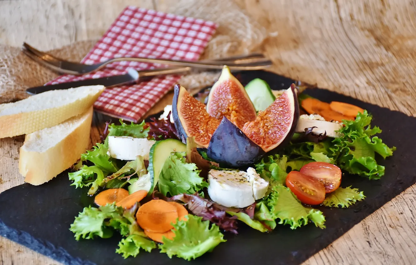 Фото обои еда, сыр, хлеб, овощи, томаты, салат, инжир
