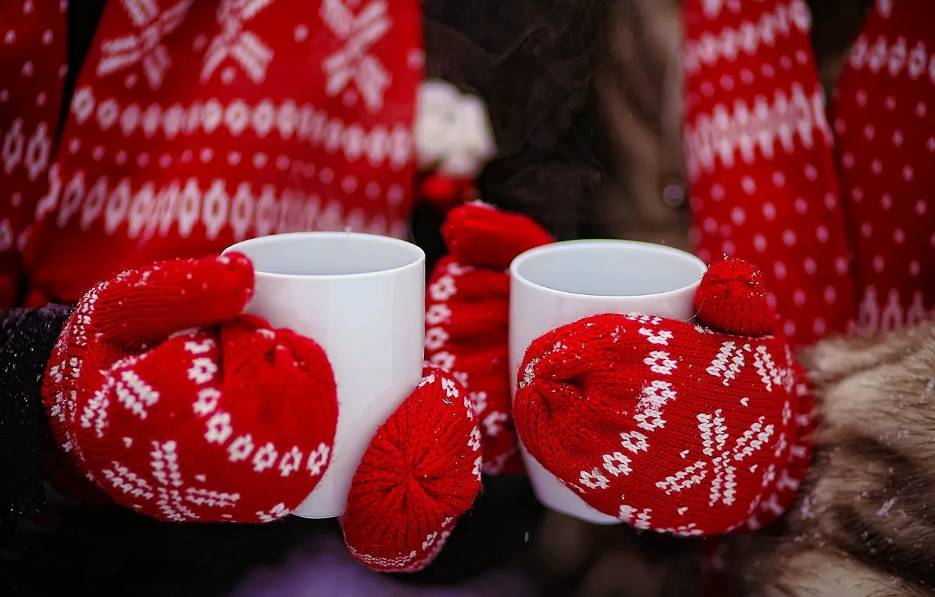 Фото обои зима, красное, чай, руки, чашки, перчатки