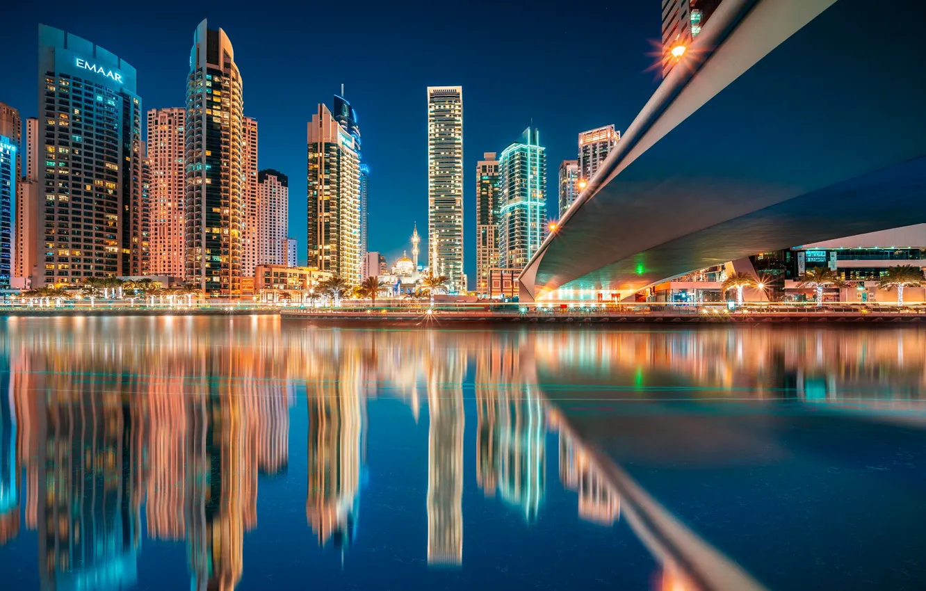 Фото обои вода, ночь, город, отражение, здания, освещение, Дубаи, залив
