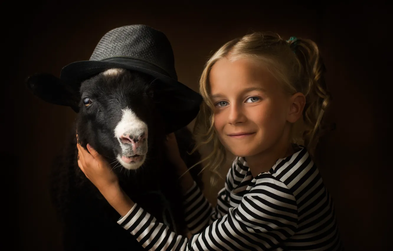 Фото обои шляпа, девочка, овца