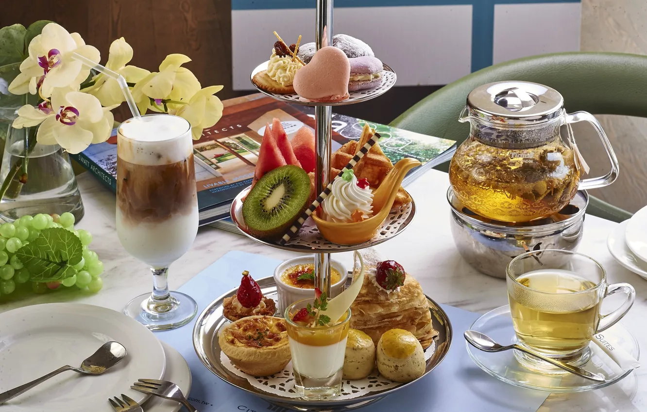 Фото обои чай, арбуз, киви, коктейль, орхидея, пирожные, ассорти, десерты
