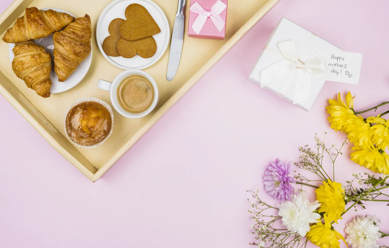 Фото обои цветы, кофе, завтрак, выпечка, поднос, кекс, круассаны