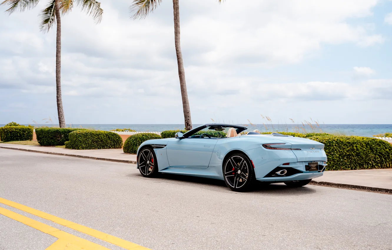 Фото обои Aston Martin, Кабриолет, Volante, Палм-Бич, 2025, Q by Aston Martin, DB12, Aston Martin DB12 Volante