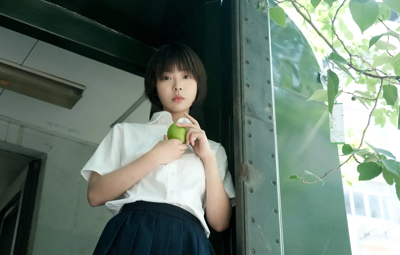 Фото обои Apple, Beautiful, Asian, Model, Train, Green Apple, Woman, Cute