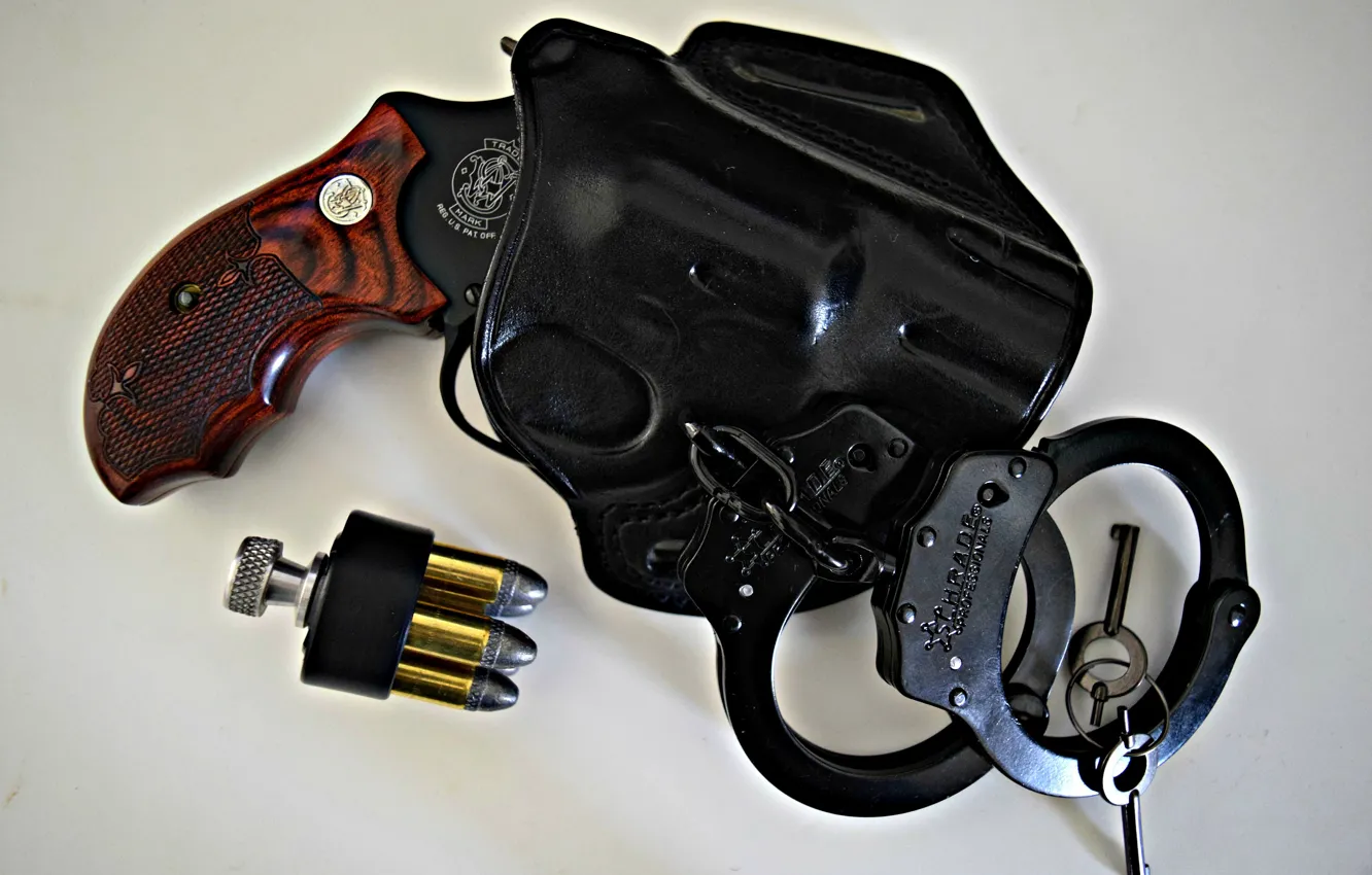 Фото обои оружие, патроны, револьвер, кобура, Colt