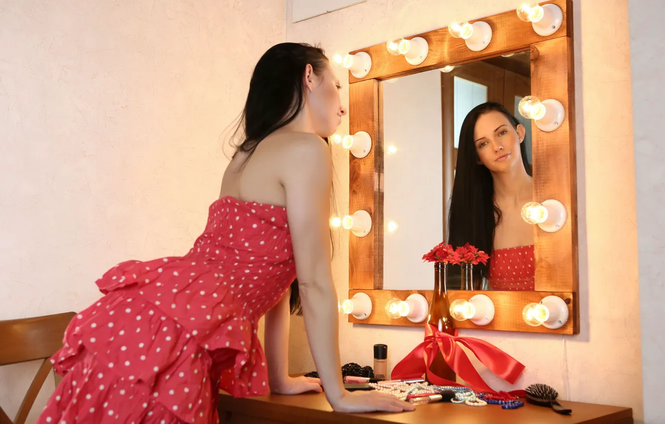 Фото обои отражение, платье, зеркало, брюнетка, гримёрка, Veronica Snezna
