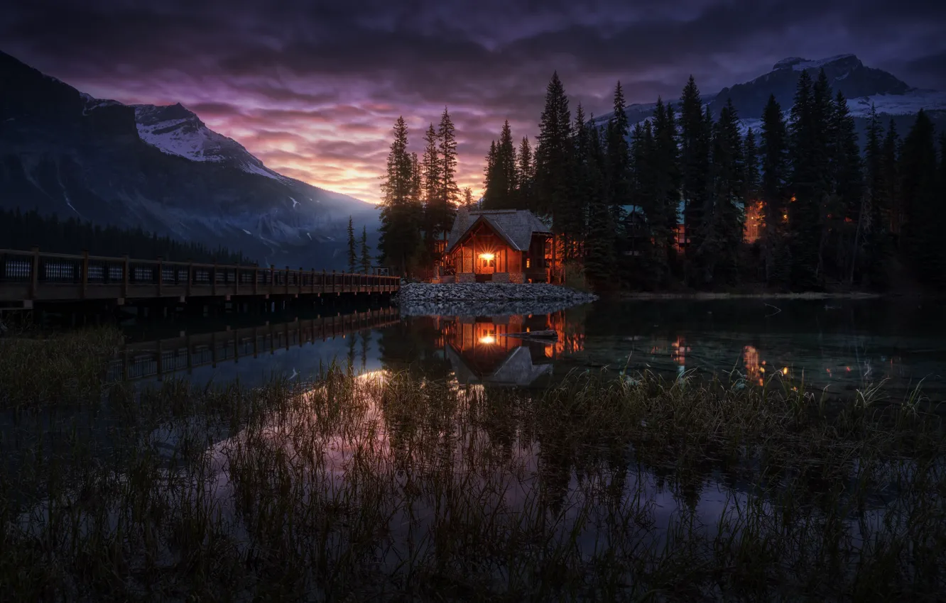 Фото обои деревья, горы, огни, озеро, вечер, Канада, домик, Британская Колумбия