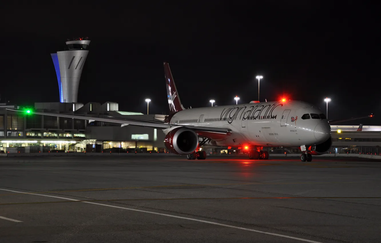 Фото обои самолёт, аэродром, Virgin 42